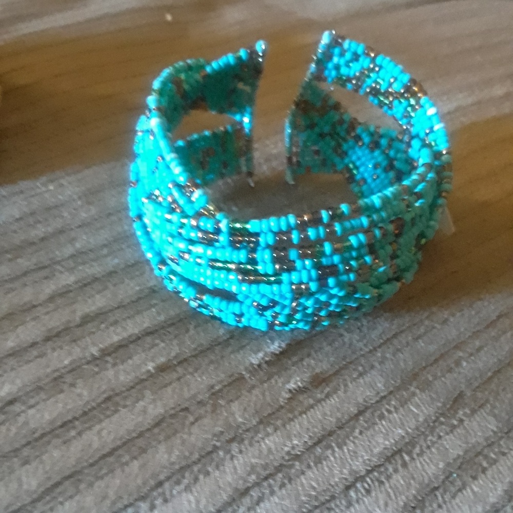 Three cuff bracelets. - Picture 3 of 5